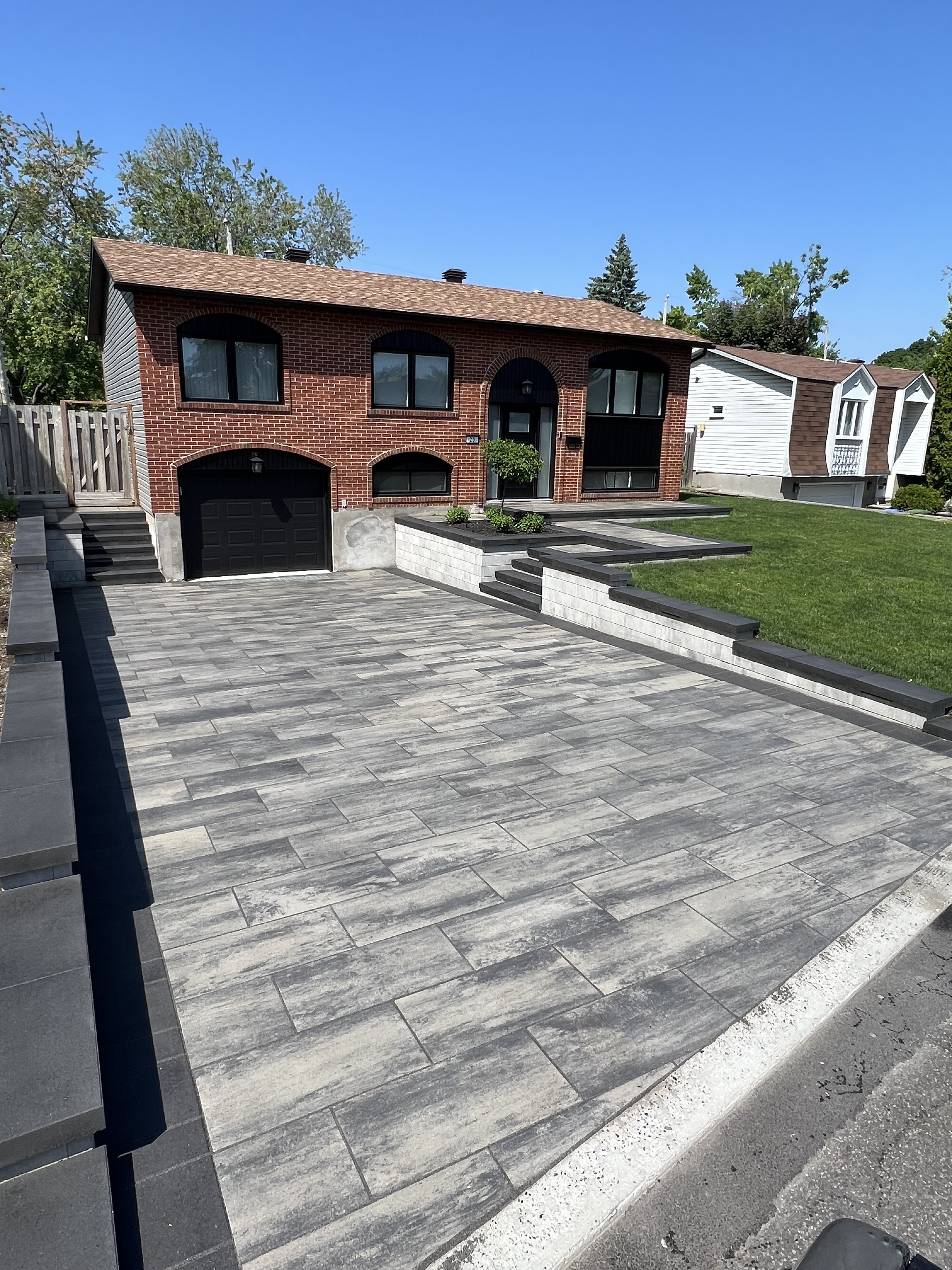 Après scellant Trident — Entrée de pavé uni, Dollard-Des Ormeaux, Montréal